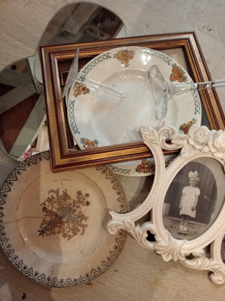 Céramique et porcelaine brisée recollée